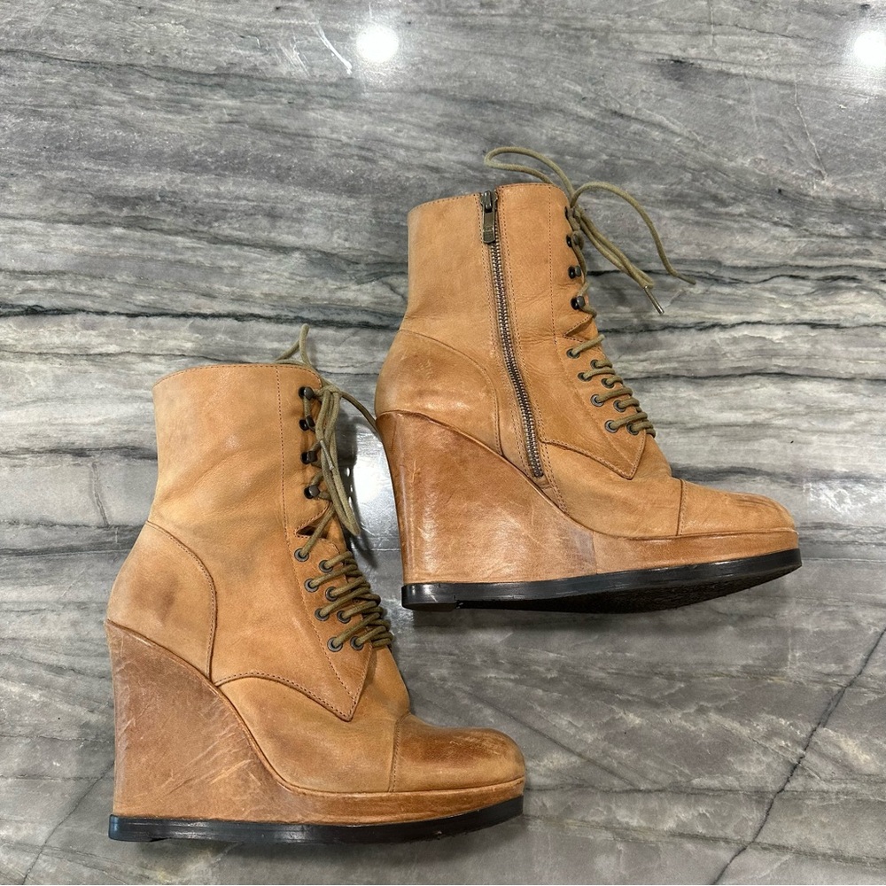 Vince Camuto Suni Camel Leather Lace Up Wedge Heel Platform Ankle Booties, 9.5